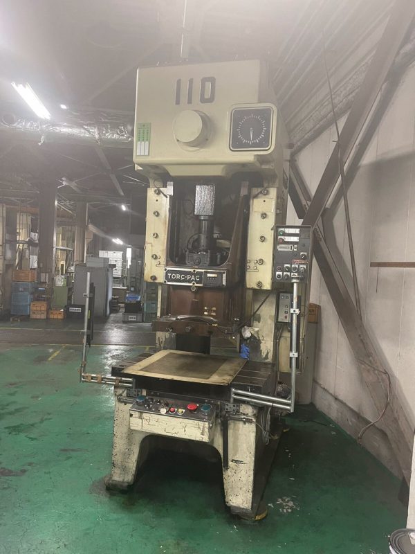 z2797110233978_81b3479bc522a50b0922a31f4333b1b9-600x800